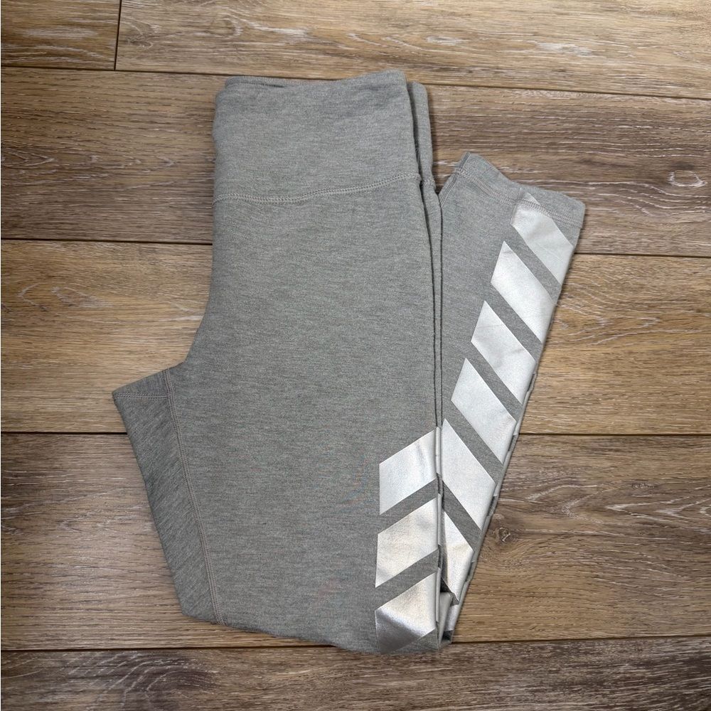 New Balance Athletic Cropped Gray Leggings with Silver Accents Sz M